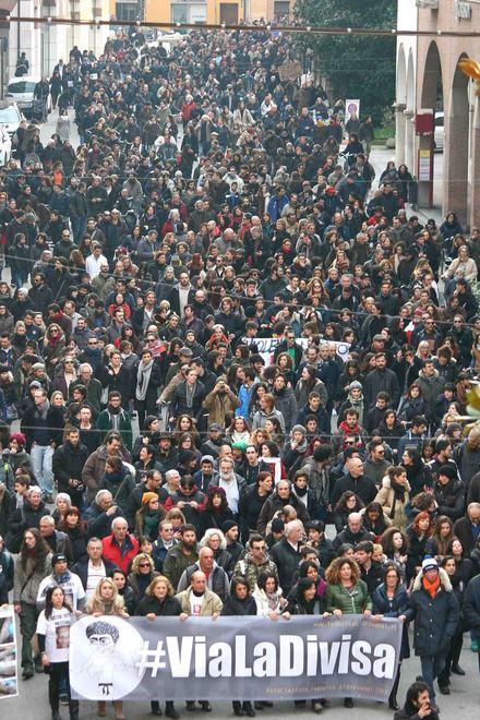 Boldrini: via il segreto sulle sanzioni ai poliziotti 