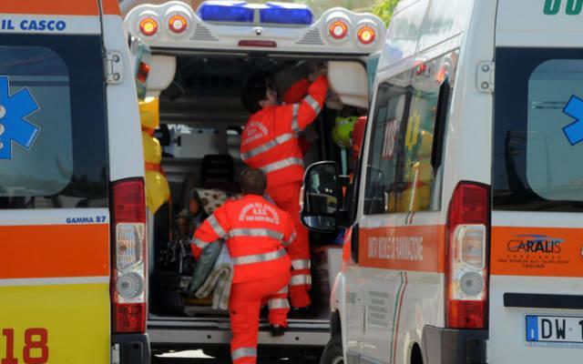 Dimentica un pentolino sul fuoco e innesca un principio d'incendio 