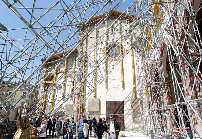 A Mirandola in migliaia per i monumenti feriti - FOTO/1 - FOTO/2 - FOTO/3 