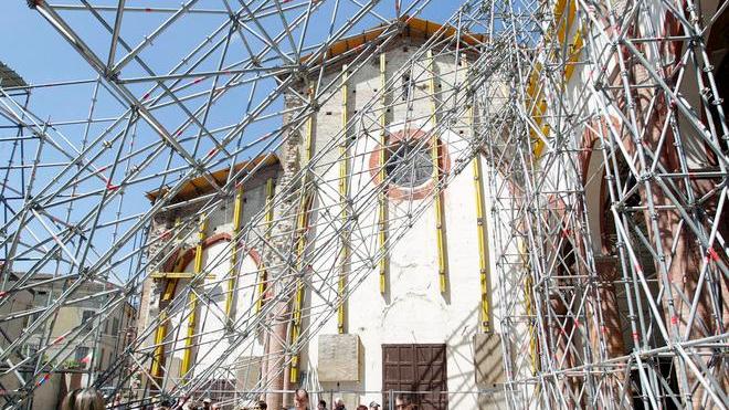 A Mirandola in migliaia per i monumenti feriti - FOTO/1 - FOTO/2 - FOTO/3