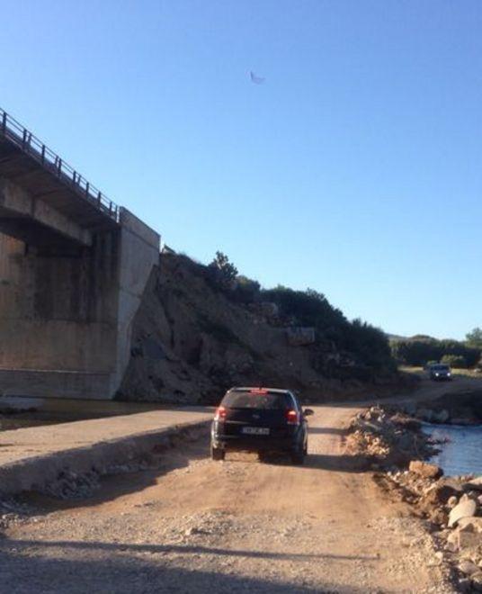 Il ponte fai da te scatena polemiche tra Oliena e Dorgali