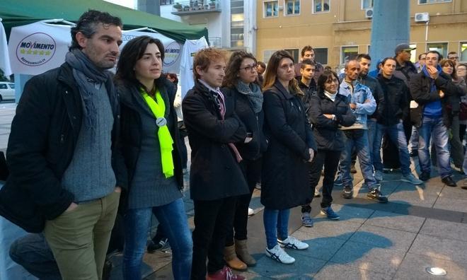 Cinquestelle, in piazza pochi curiosi
