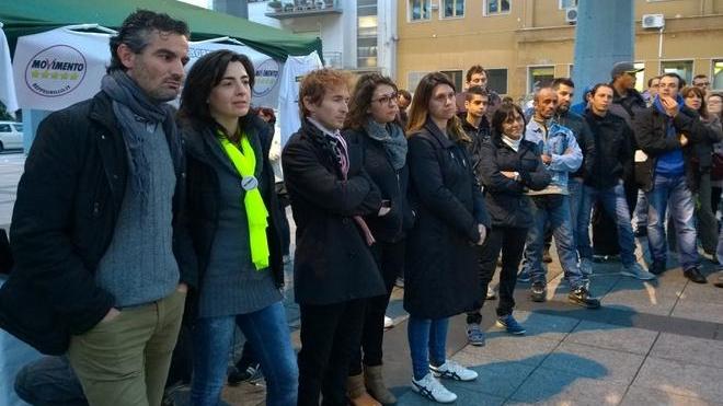 Cinquestelle, in piazza pochi curiosi