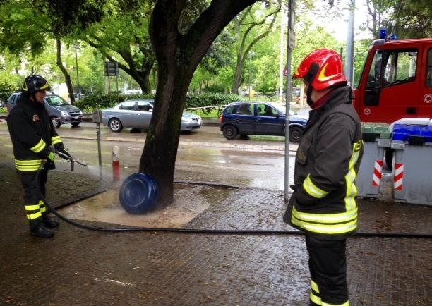 Abbandonano in pieno centro un serbatoio gpl, allarme a Sassari 