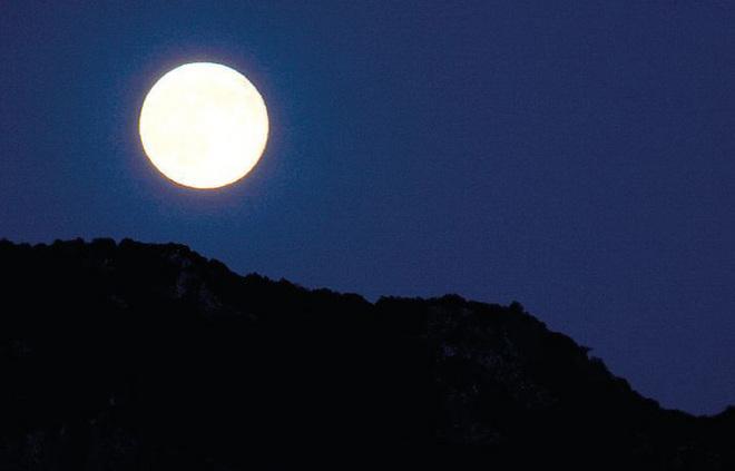 IL SOLE, LA LUNA, LE STELLE Il calcolo della Pasqua. Quando i pastori parlavano dell’epatta, l’età della Luna 