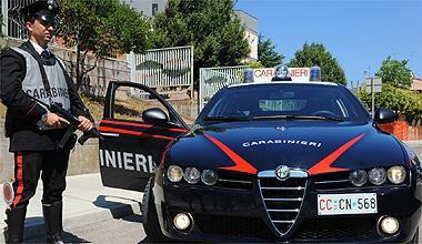 Pugni in testa alla moglie, commesso arrestato 