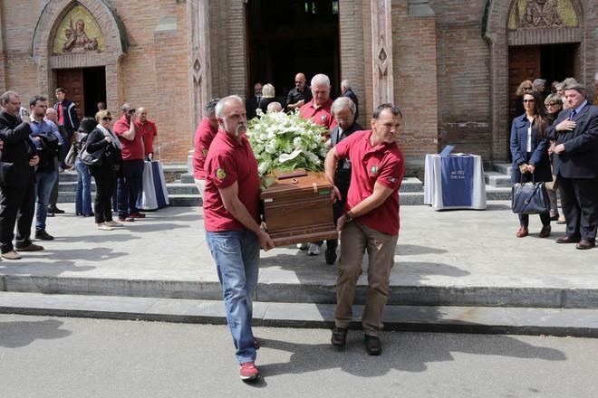 Una folla per l’ultimo saluto a Berselli 