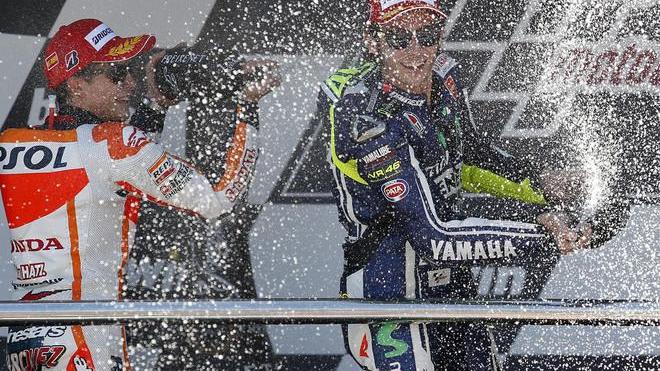 Marquez domina, Rossi vince la gara degli altri