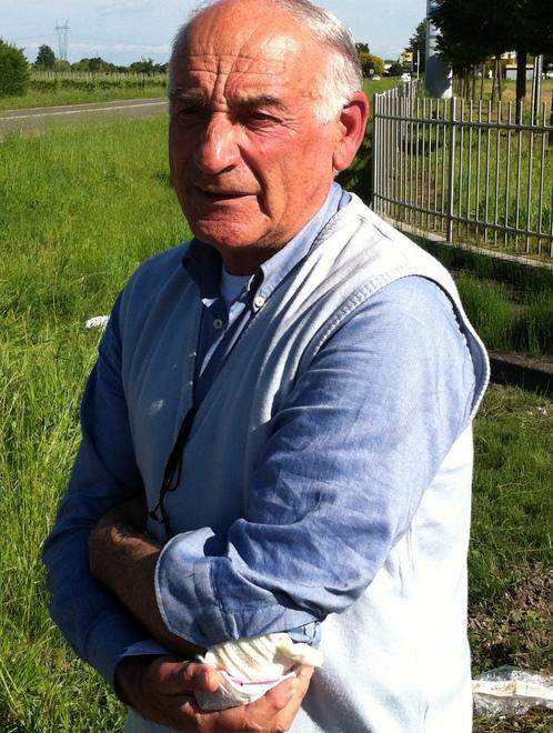 Auto travolge due ciclisti, grave 73enne 