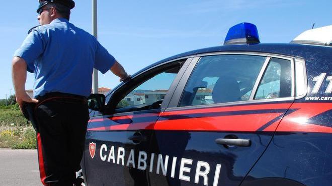 Il presidente dei pastori in assemblea con la pistola
