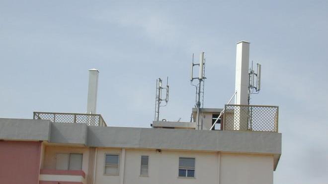 Troppe antenne nel centro abitato, “Il Comune controlli le emissioni” 