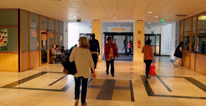 Sposta flaconi tossici abbandonati sta male e fa causa al Policlinico 