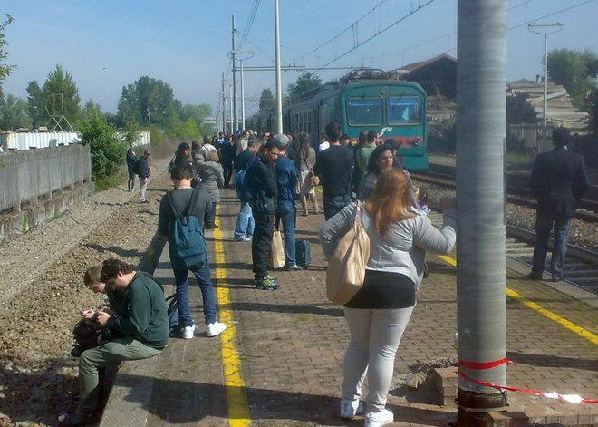 Treno guasto, viaggiatori “abbandonati” a Soliera 