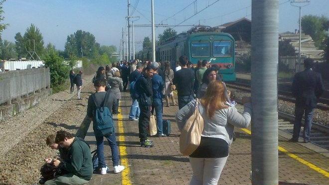 Treno guasto, viaggiatori “abbandonati” a Soliera