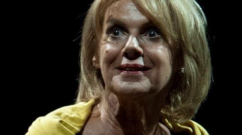 Stasera al Teatro Verdi “Ferite a morte” con Lella Costa