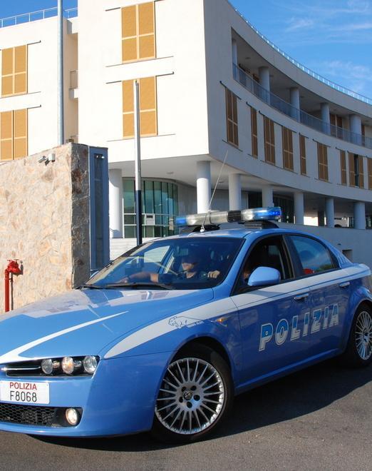 Donna derubata dopo il rapporto a tre 