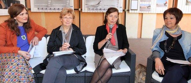Reggio Narra, la città diventa un palco 