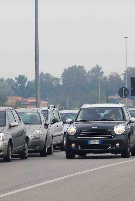 Sosta selvaggia a Cona, quasi duecento le multe 