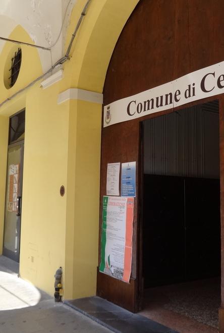 Equitalia “invade” il municipio di Cento. Depositate migliaia di cartelle esattoriali 