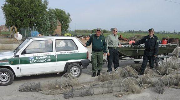 Reti da pesca abusive nei canali in Valle 