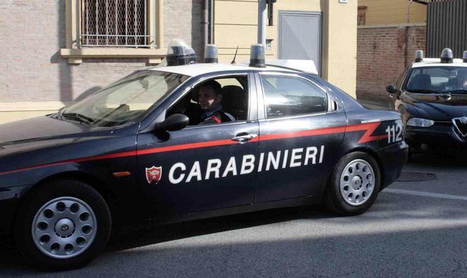 Ladri in azione contro le auto in sosta 