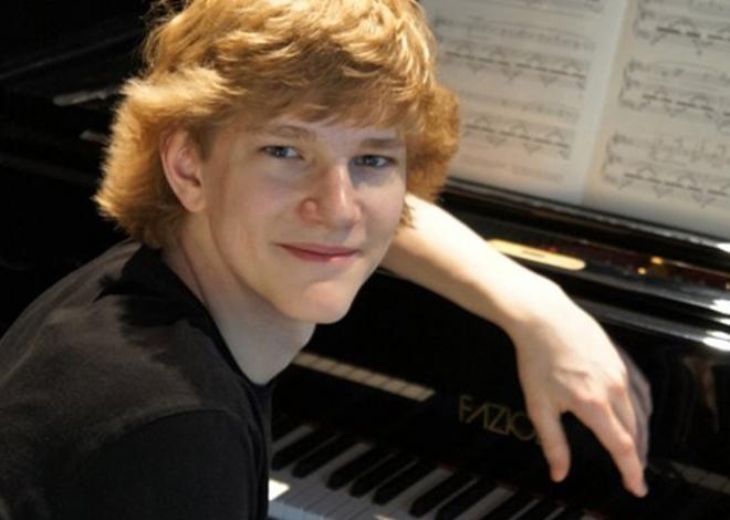 Le dita di Jan Lisiecki regalano emozioni 