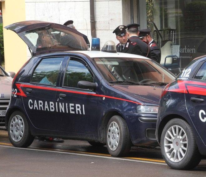 Una coppia va a rubare con il figlioletto 