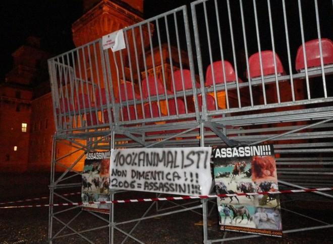 Un altro blitz anti Palio dei 100% animalisti 