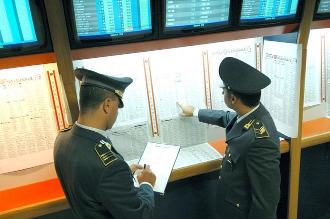 Controlli della Finanza sulle sale giochi: irregolarità a Carpi e Vignola 