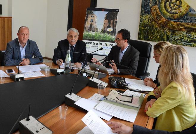 Centro in fiore, città pronta a sbocciare 