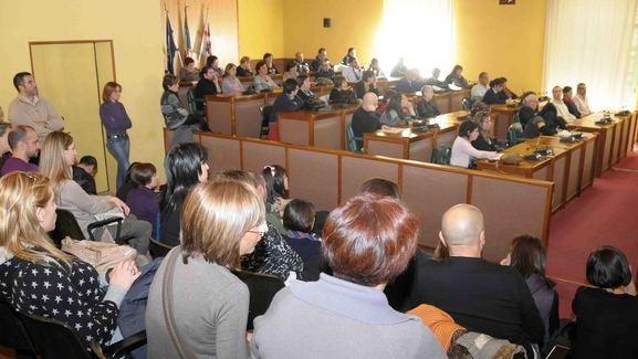 Assunzione dei precari, tensione tra i sindacati