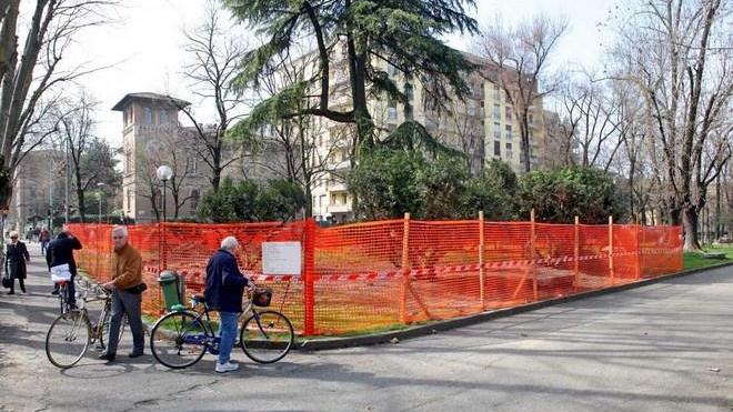 Cemento nel parco/ «Perché non fate riaprire i vecchi chioschi in piedi?»
