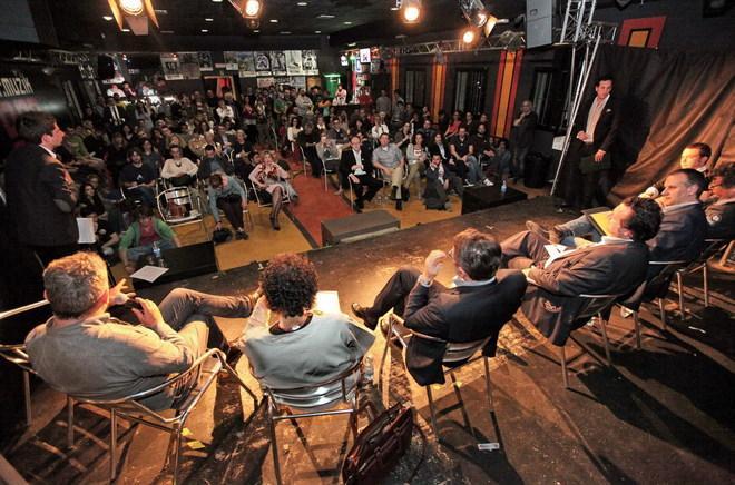 Muzzarelli contestato sui chioschi 