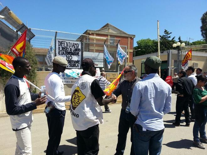 I migranti a Monastir, protestano gli agenti penitenziari 