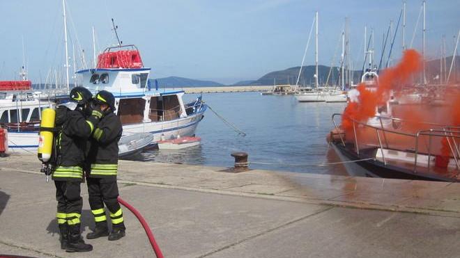 Esercitazione antincendio in porto