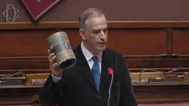 Vertice tra Pigliaru e Rossi. Alla Camera Pili con un missile