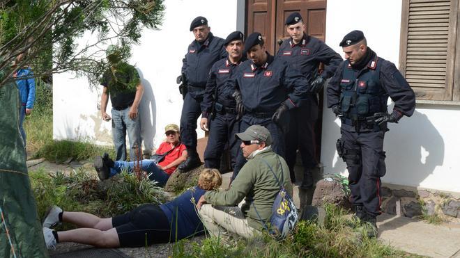Arborea, minacciano il suicidio e riescono a evitare lo sfratto