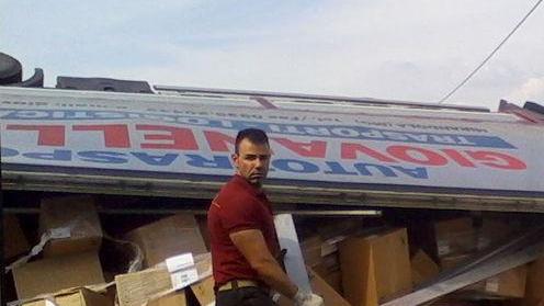 Tir sbanda, mille scatole in strada