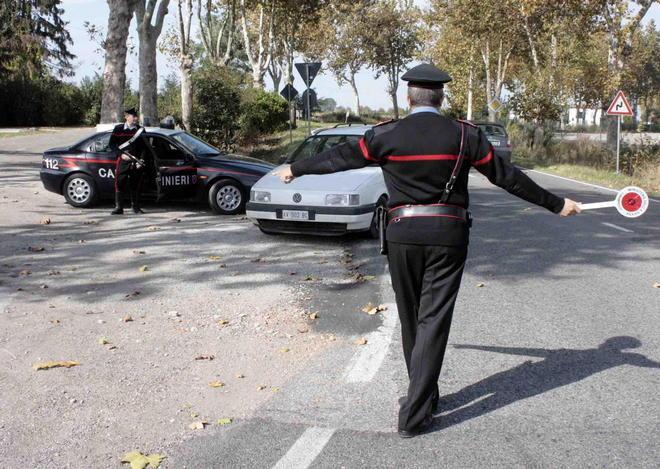 Finisce nei guai per le munizioni 