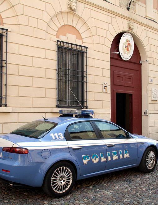 «Aiuto mio padre mi ha picchiato» 