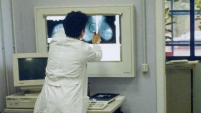 Tempi biblici e scorciatoie a pagamento «L’Ausl intervenga, rischia anche le multe»