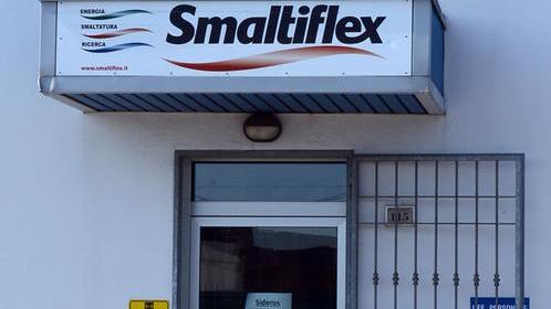 Sit-in a metà in Smaltiflex