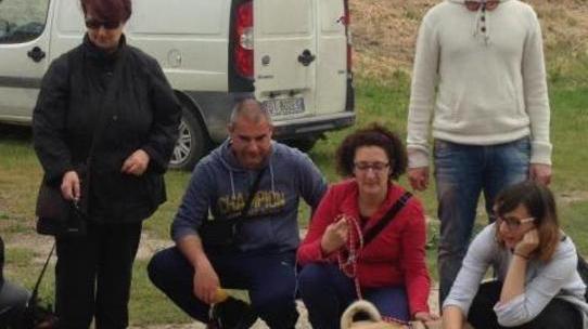 “A piedi nudi” fa giocare con i cani