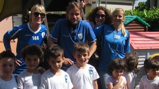 L’abbraccio dei bambini alla Spal