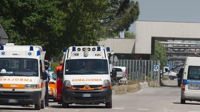 Operaio cade dall’escavatore e muore