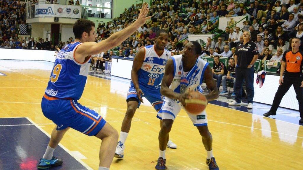 Basket serie A, la Dinamo travolge Enel-Brindisi