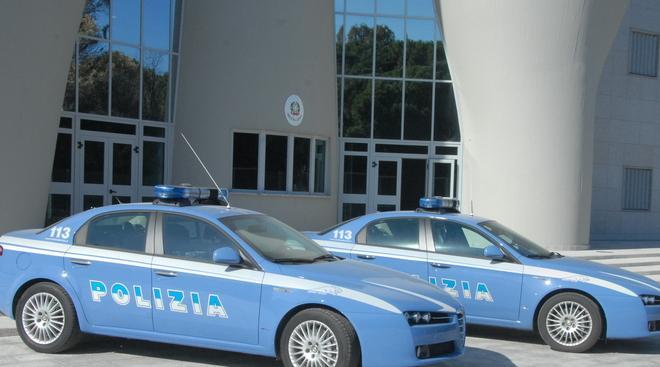 Vanno in questura dopo il furto: arrestati 