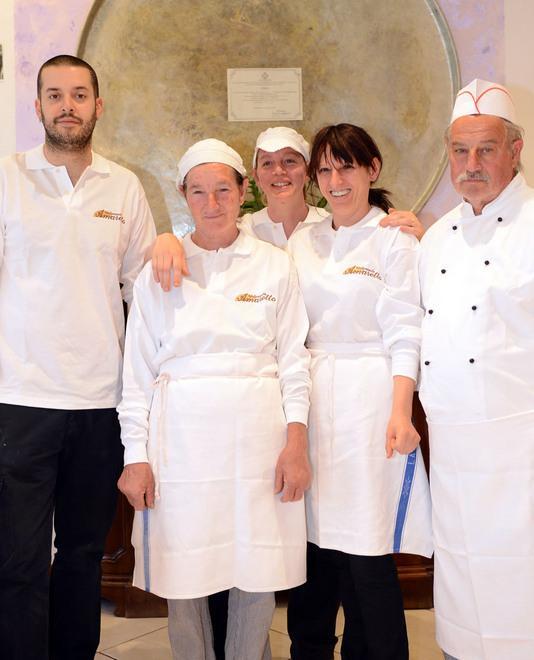 Amaretto, un tempio per il borlengo 