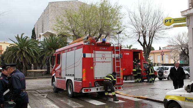 Va a fuoco una Land Rover, l’incendio è doloso