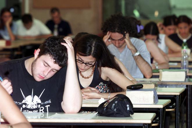 Scuola, blitz degli studenti a Cagliari contro le prove Invalsi 